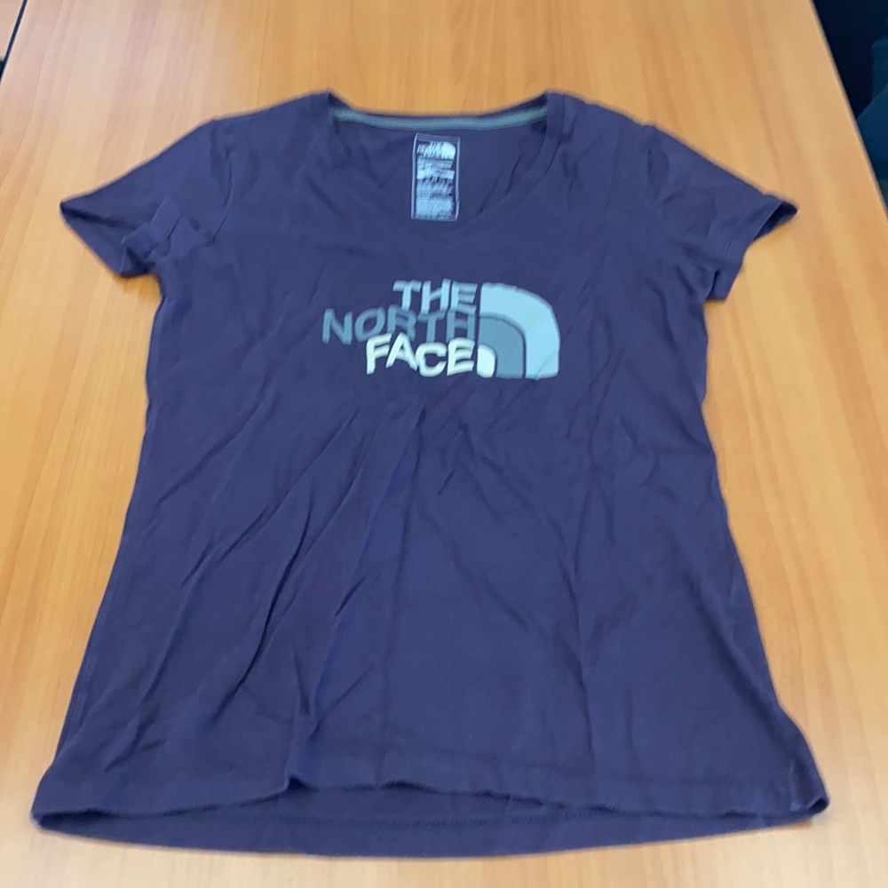 TNF women’s tee!
